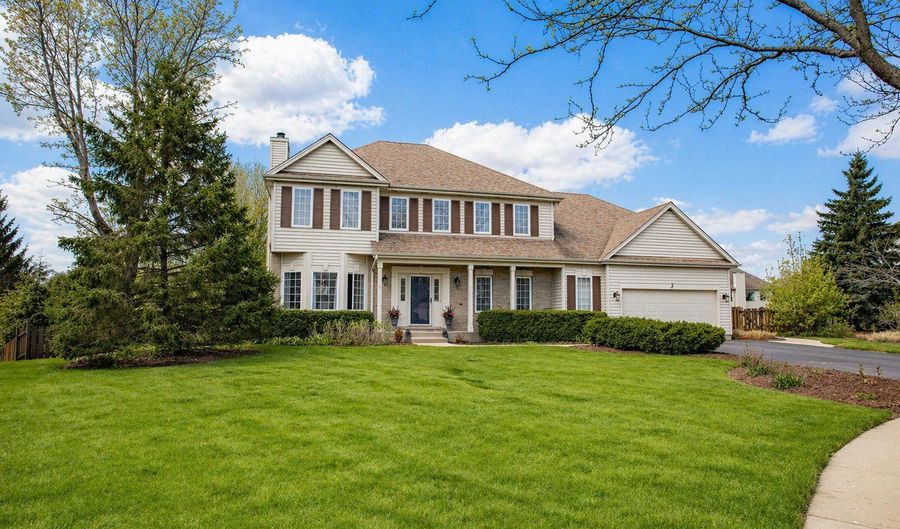 3 BLACKWOLF Ct, Algonquin, IL 60102 - 5 Beds, 4 Bath
