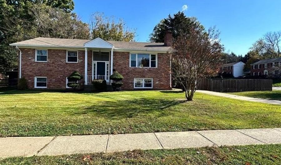 8722 POSTOAK Rd, Rockville, MD 20854 - 5 Beds, 3 Bath