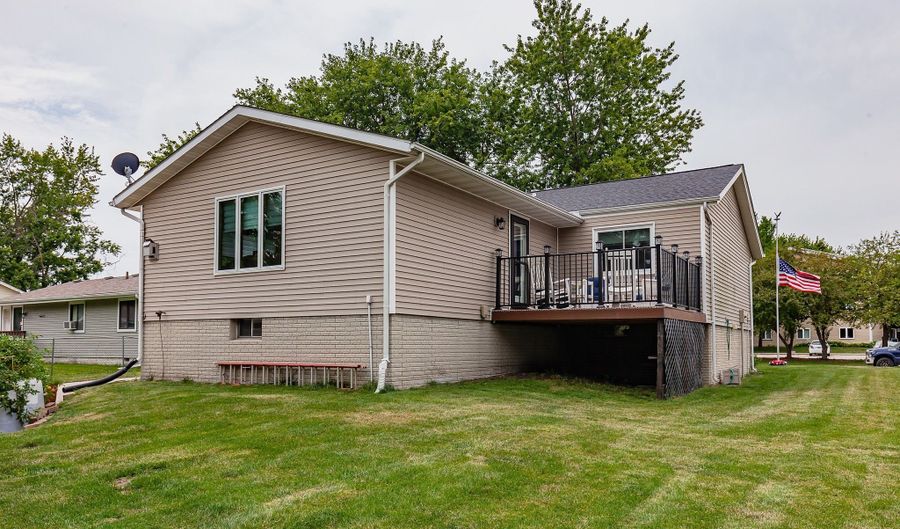 713 10th Ave NW, Altoona, IA 50009 - 3 Beds, 2 Bath