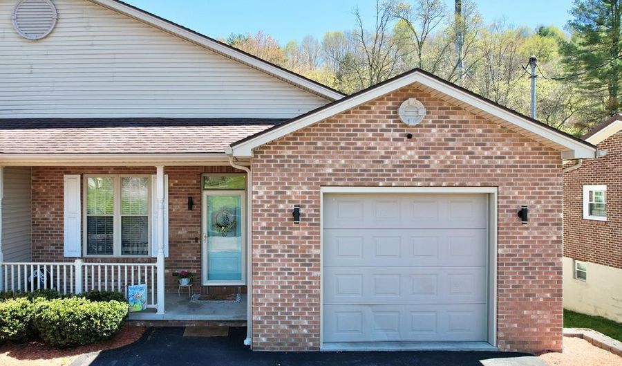 207 B Middlesex Ave, Princeton, WV 24740 - 3 Beds, 2 Bath