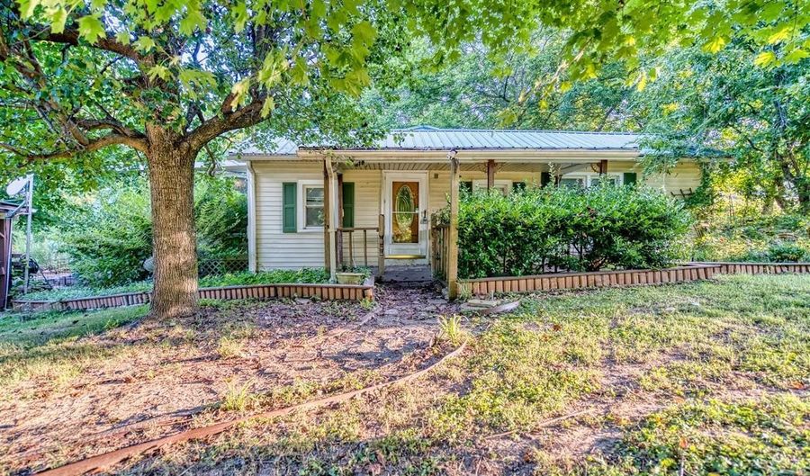 1766 Cemetary Rd, Auburn, KY 42206 - 3 Beds, 2 Bath