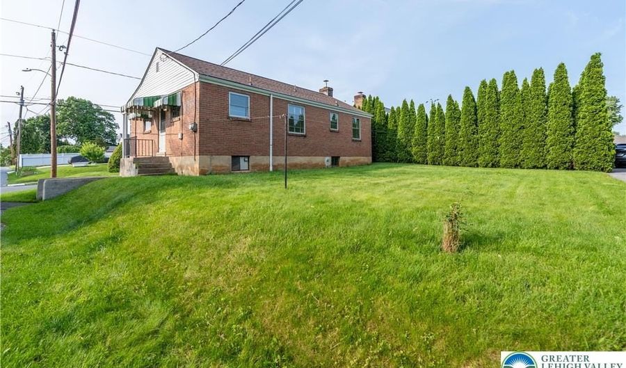 1810 W Cedar St, Allentown, PA 18104 - 2 Beds, 1 Bath