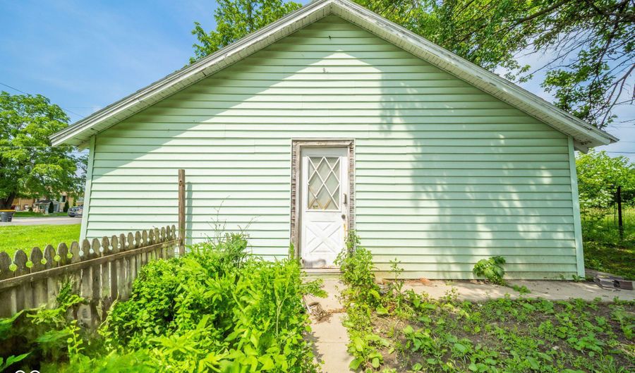 2627 Chase St, Anderson, IN 46016 - 4 Beds, 2 Bath