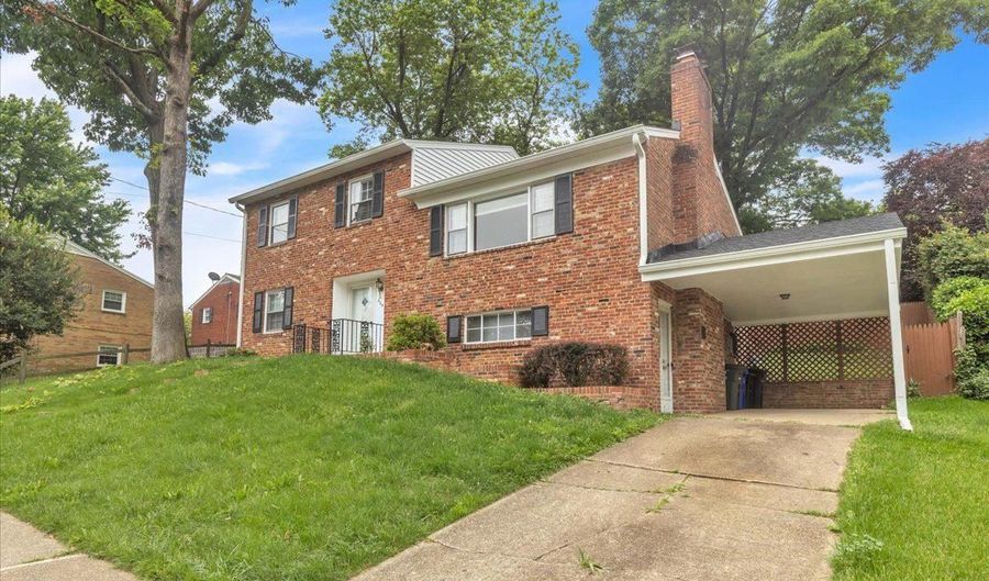 664 GREENBRIER St, Arlington, VA 22204 - 5 Beds, 2 Bath