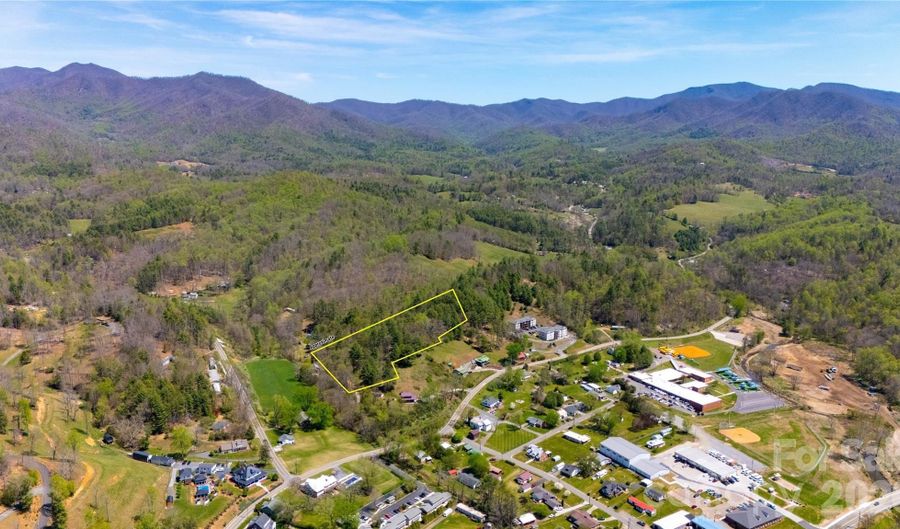 Mitchell Avenue, Bakersville, NC 28705 - 0 Beds, 0 Bath