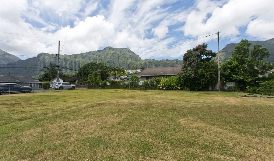 45-523 Halekou Rd B, Kaneohe, HI 96744 - 5 Beds, 3 Bath