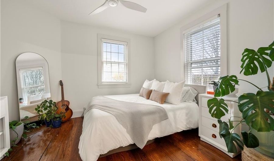 33 Marsh St, Newport, RI 02840 - 2 Beds, 1 Bath