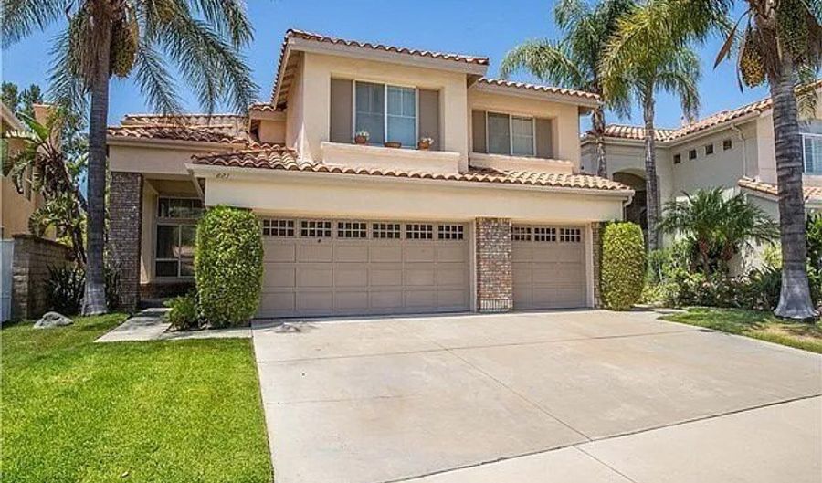 823 S Parkglen Pl, Anaheim, CA 92808 - 4 Beds, 4 Bath
