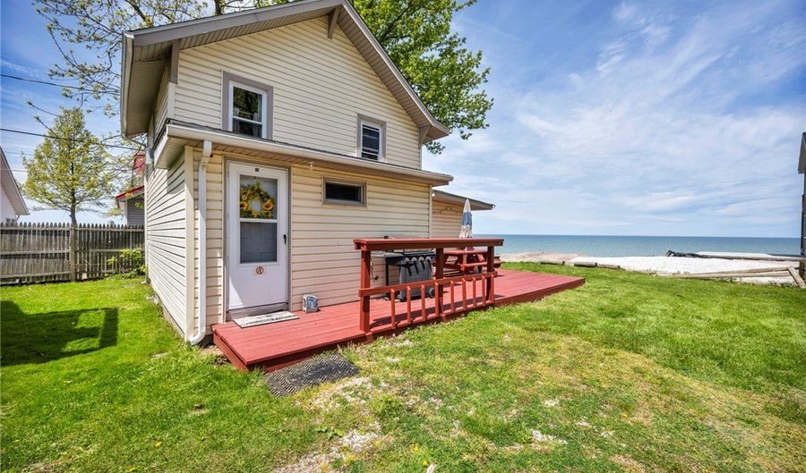 15 Lake Hurst Dr, Ashtabula, OH 44004 - 3 Beds, 2 Bath