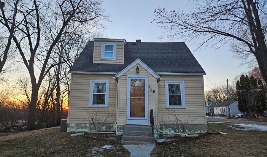 109 Charlotte Ave, Albert Lea, MN 56007 - 2 Beds, 1 Bath
