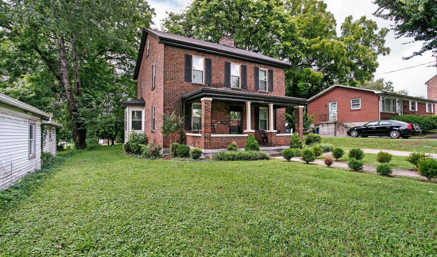 310 S Third St, Bardstown, KY 40004 - 3 Beds, 3 Bath