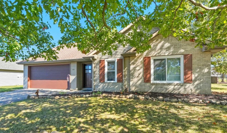 1414 Duesenberg Dr, Auburn, IN 46706 - 3 Beds, 2 Bath