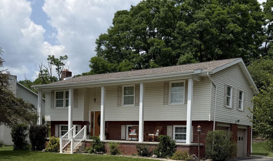 700 Claybrook Dr, Altoona, PA 16602 - 3 Beds, 2 Bath