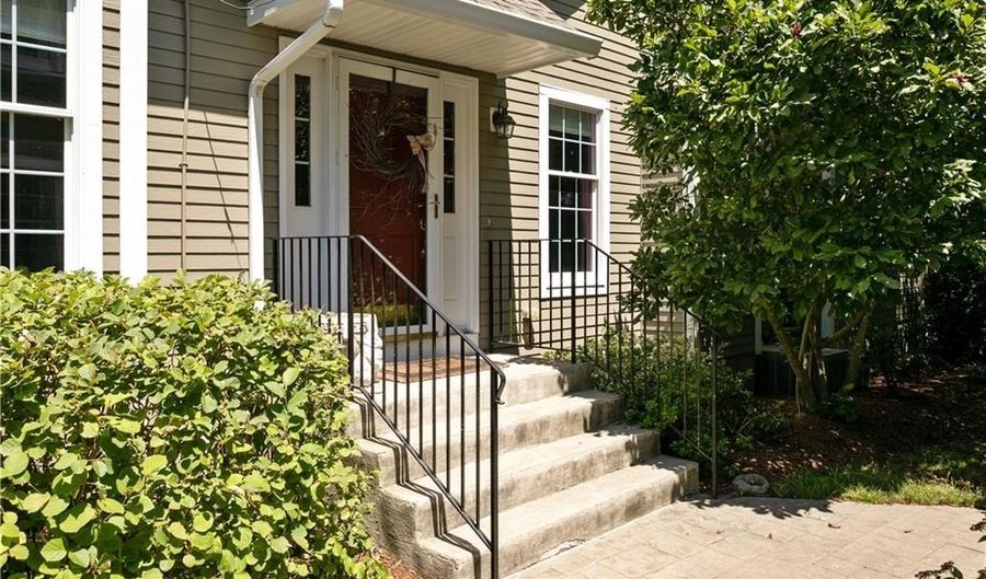 61 Seal Island Rd, Bristol, RI 02809 - 3 Beds, 3 Bath
