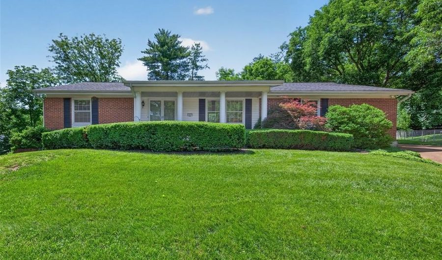 6 Helmsdale Ct, Ballwin, MO 63011 - 4 Beds, 3 Bath