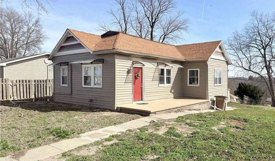 1444 S 8th St, Atchison, KS 66002 - 2 Beds, 1 Bath