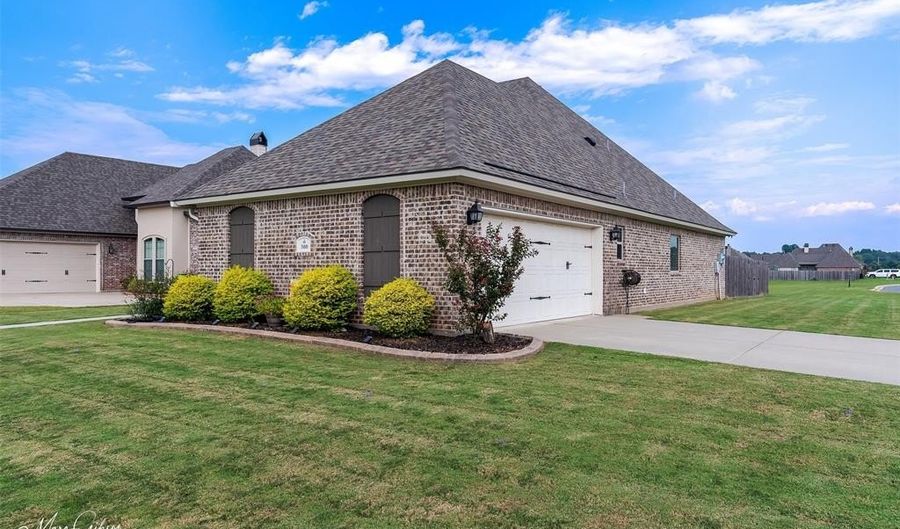 300 Ansley Cir, Benton, LA 71006 - 4 Beds, 2 Bath