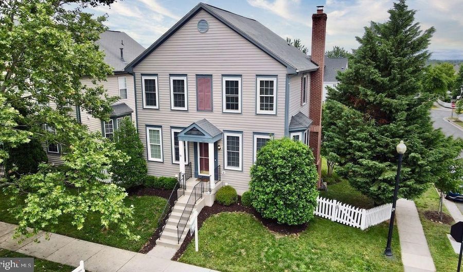 20400 CHARTER OAK Dr, Ashburn, VA 20147 - 3 Beds, 4 Bath