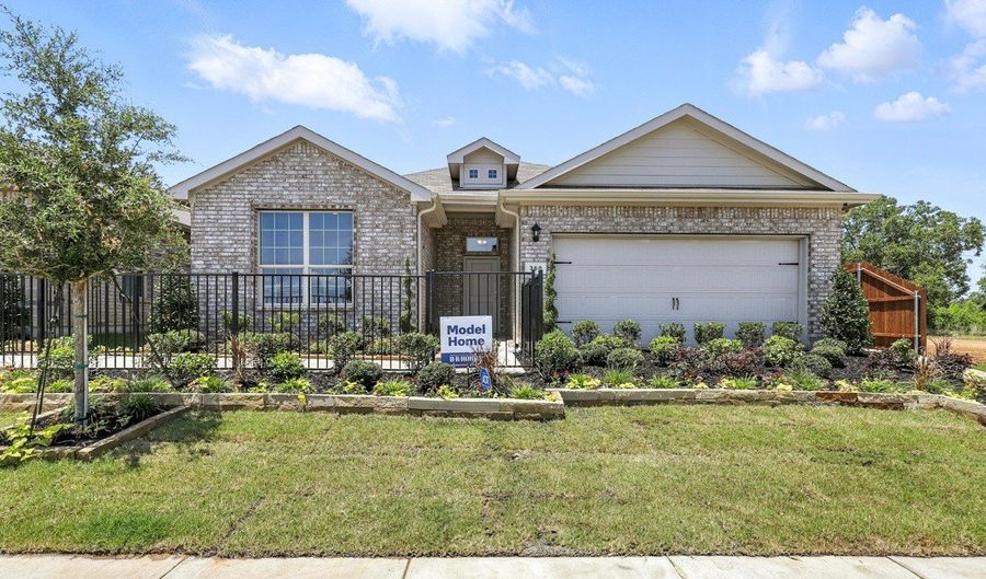 321 LOGAN St, Keene, TX 76059 - 5 Beds, 3 Bath