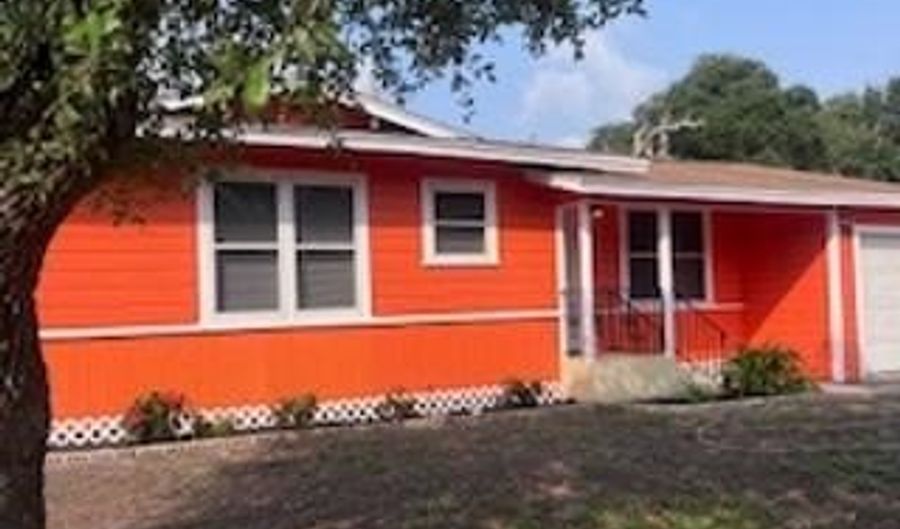 1358 Oak Park Dr, Aransas Pass, TX 78336 - 3 Beds, 1 Bath