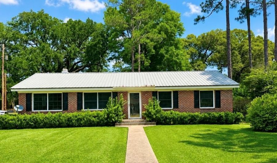 1501 Botts St, Bainbridge, GA 39819 - 3 Beds, 2 Bath