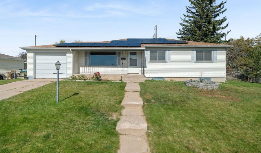 810 CAHILL Dr, Cheyenne, WY 82001 - 4 Beds, 2 Bath