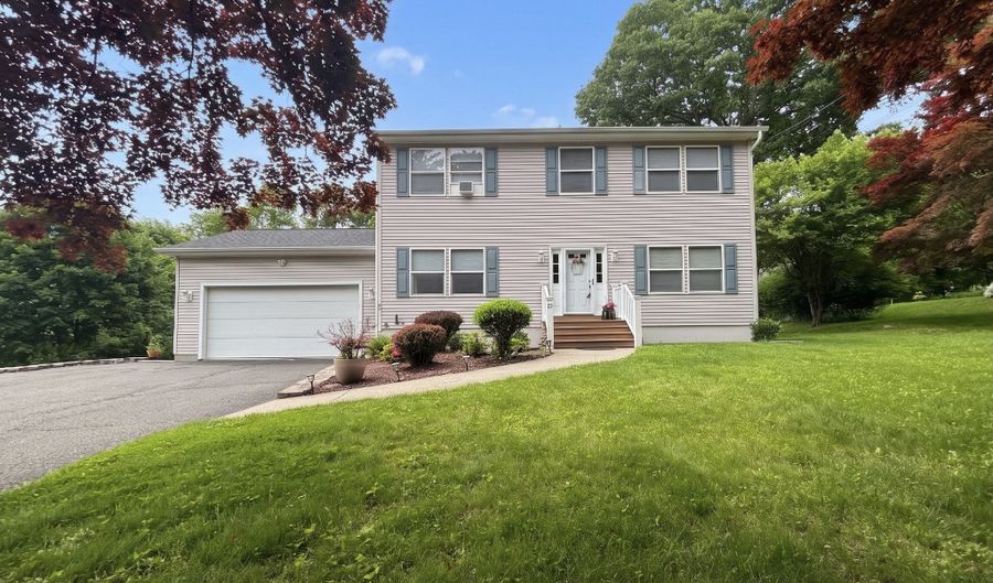 20 Driftway Rd, Danbury, CT 06811 - 3 Beds, 3 Bath