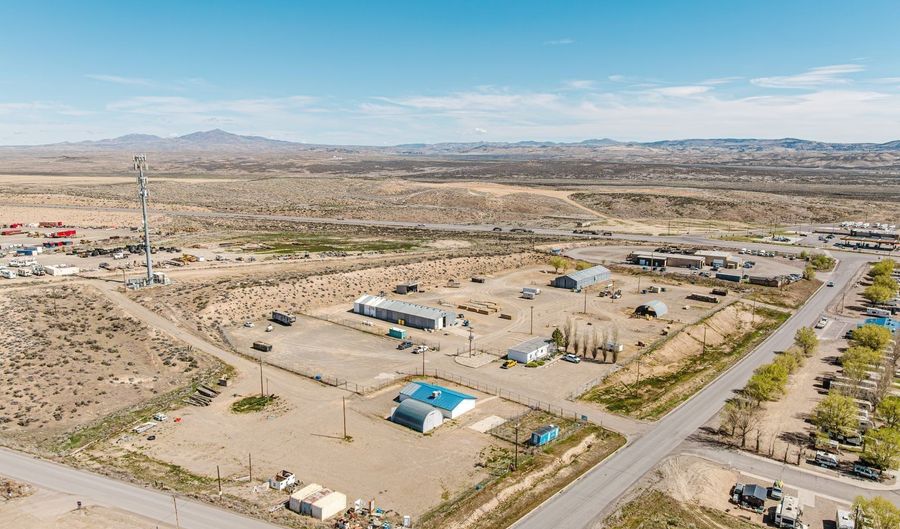824 Poplar St, Carlin, NV 89822 - 0 Beds, 4 Bath