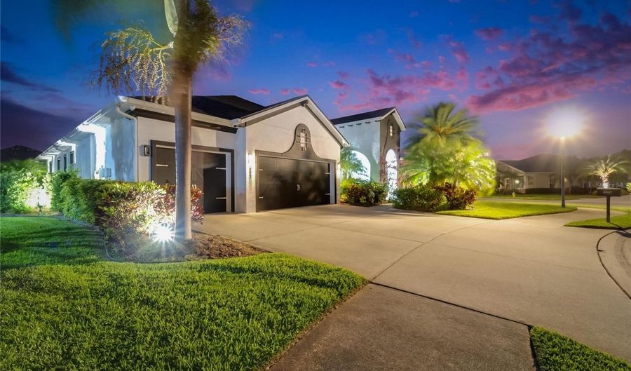 6927 CRESTPOINT Dr, Apollo Beach, FL 33572 - 4 Beds, 3 Bath