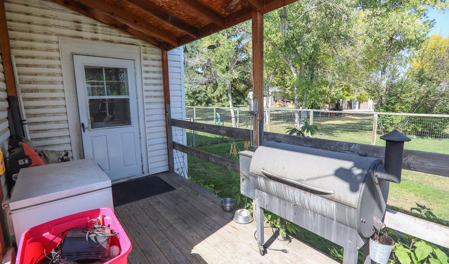 610 East Ln, Dayton, WY 82836 - 5 Beds, 2 Bath