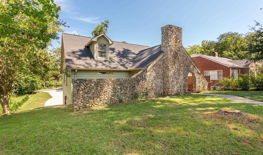 1211 FOREST Ln, Anniston, AL 36207 - 4 Beds, 3 Bath