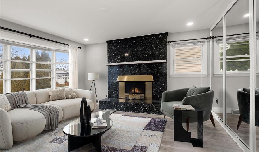 517 WINTERS Ln, Baltimore, MD 21228 - 5 Beds, 2 Bath
