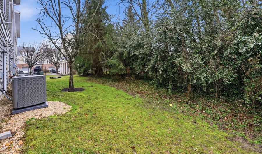 3553 HUNTLEY MANOR Ln, Alexandria, VA 22306 - 3 Beds, 3 Bath