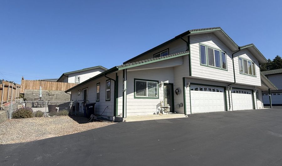 1215 RANSOM Ave, Brookings, OR 97415 - 3 Beds, 3 Bath