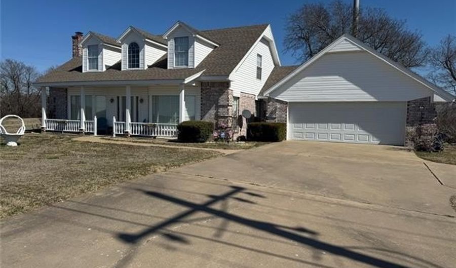 2702 N Hickory St, McAlester, OK 74501 - 3 Beds, 3 Bath