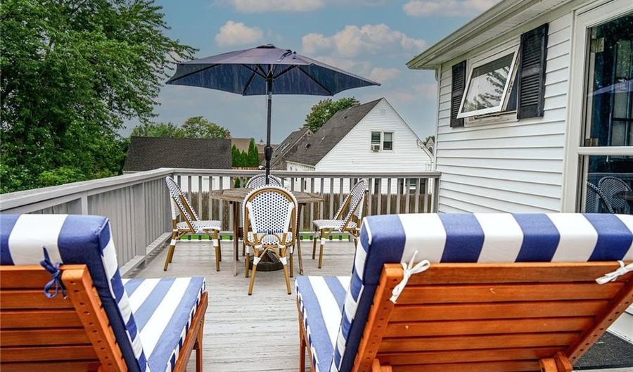 142 Renfrew Ave, Middletown, RI 02842 - 2 Beds, 1 Bath
