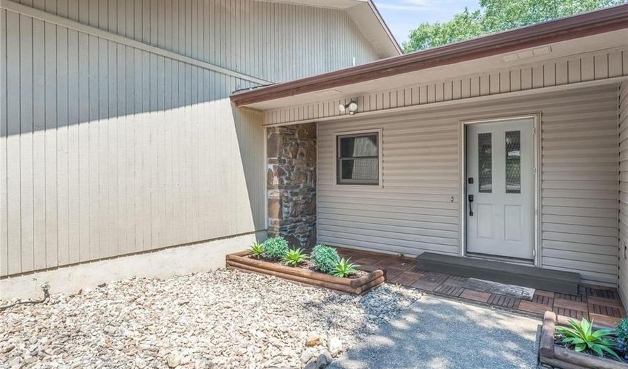 4 Gretchen Ln, Bella Vista, AR 72715 - 4 Beds, 3 Bath