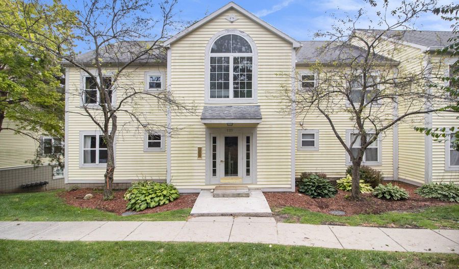 2221 S Huron Pkwy 2, Ann Arbor, MI 48104 - 2 Beds, 2 Bath