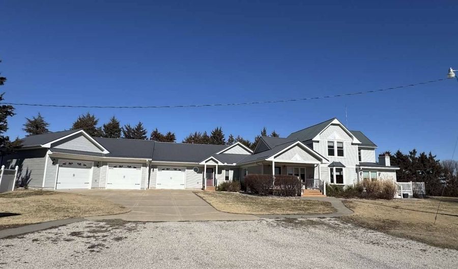 1091 Big Bear Rd, Barnes, KS 66933 - 4 Beds, 3 Bath