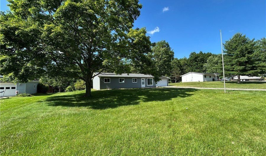 784 Robinhood Dr, Aurora, OH 44202 - 3 Beds, 2 Bath