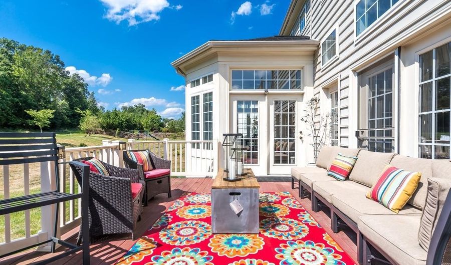 22371 DOLOMITE HILLS Dr, Ashburn, VA 20148 - 4 Beds, 5 Bath