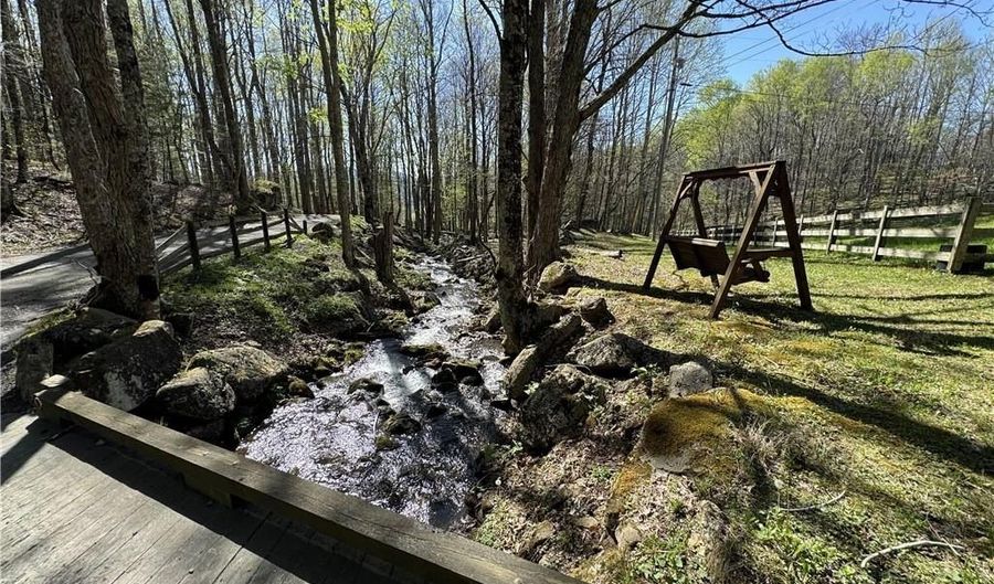 Tbd Katie Lane, Bakersville, NC 28705 - 0 Beds, 0 Bath