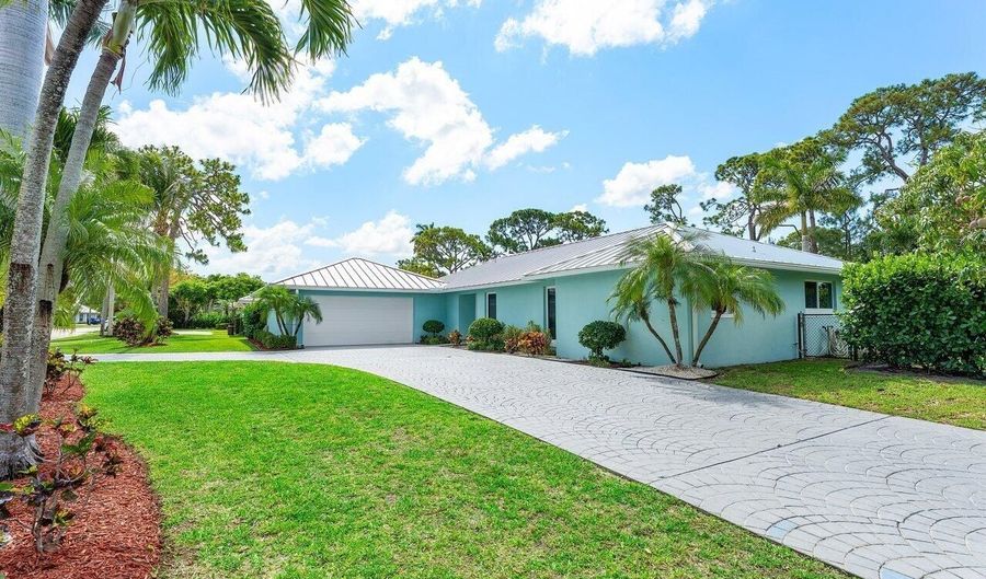474 S Country Club Dr, Atlantis, FL 33462 - 4 Beds, 3 Bath