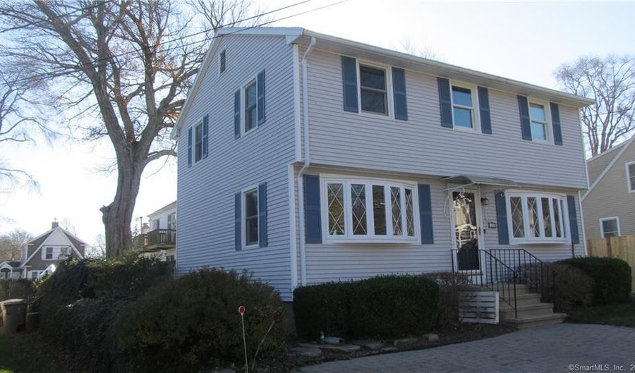 18 Brightwater Rd, East Lyme, CT 06357 - 4 Beds, 2 Bath