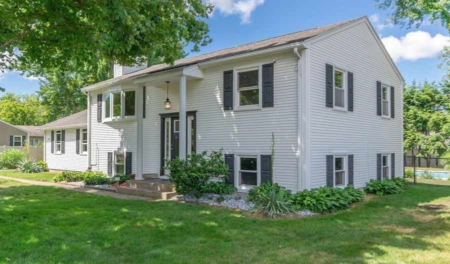 123 Mallard Cir, Agawam, MA 01001 - 5 Beds, 2 Bath