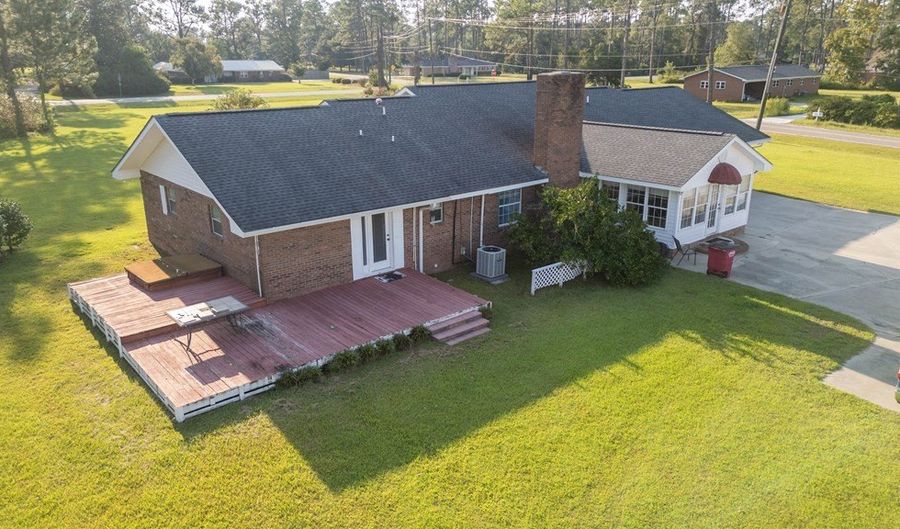2115 Blackshear Hwy, Baxley, GA 31513 - 4 Beds, 3 Bath