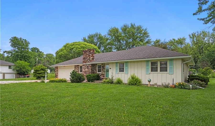 2113 N 155th St, Basehor, KS 66007 - 3 Beds, 3 Bath