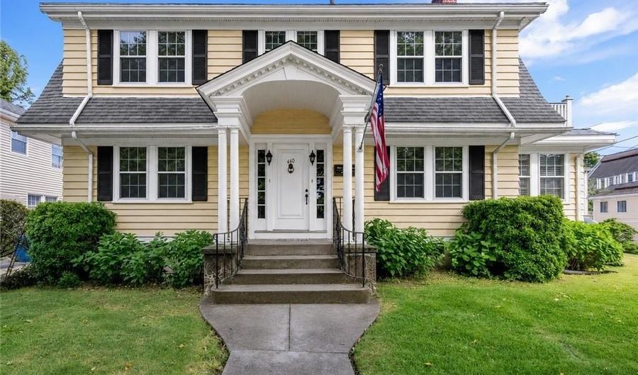 440 Broadway, Newport, RI 02840 - 2 Beds, 2 Bath