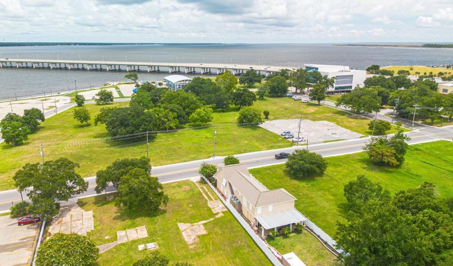 133 Myrtle St, Biloxi, MS 39530 - 5 Beds, 5 Bath