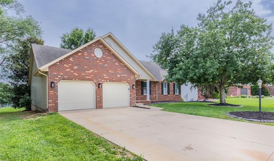 2634 Dennis Dr, Alton, IL 62002 - 3 Beds, 3 Bath